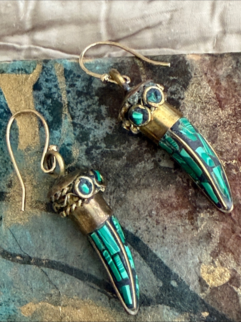 Vintage rare malachite mosaic horn pierced earrings ornate detailed workmanship - Picture 3 of 8